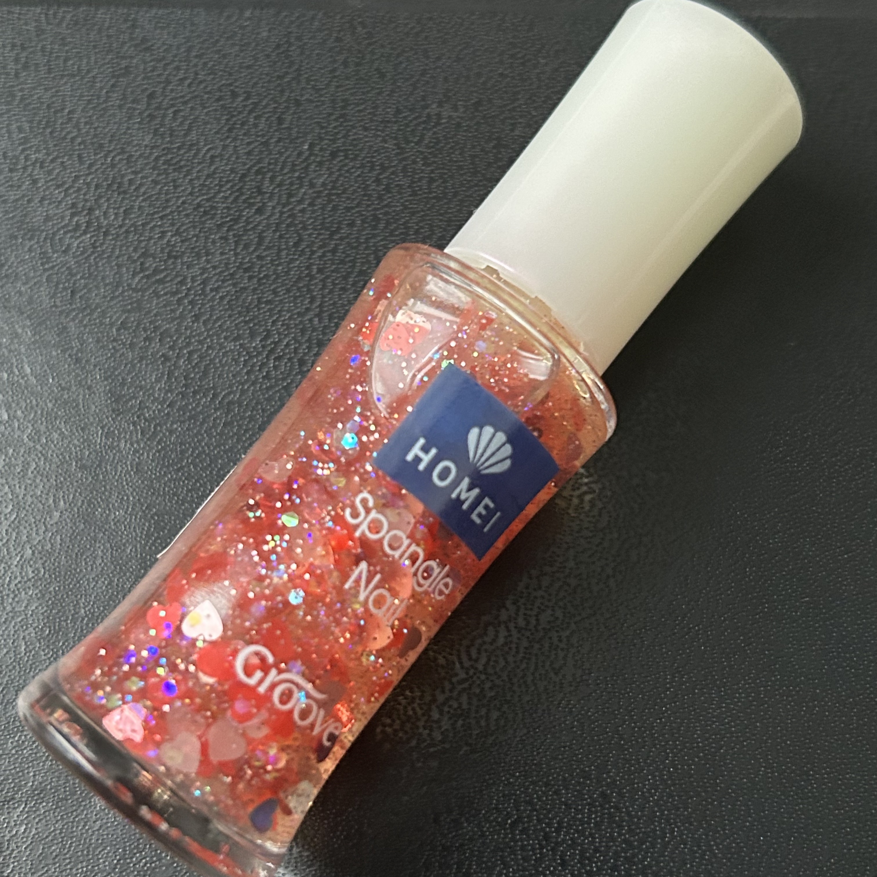 ♥️#HOMEI
💅#ネイルポリッシュ #HM-15M #フェロモン中毒

ネイルポリッシュの瓶を見てるだけで 可愛い…！となってしまうやつです！

⭕️ハートの色味がかわいい
⭕️ハート以外のホログラムがキラキラできれい

画像2枚目（