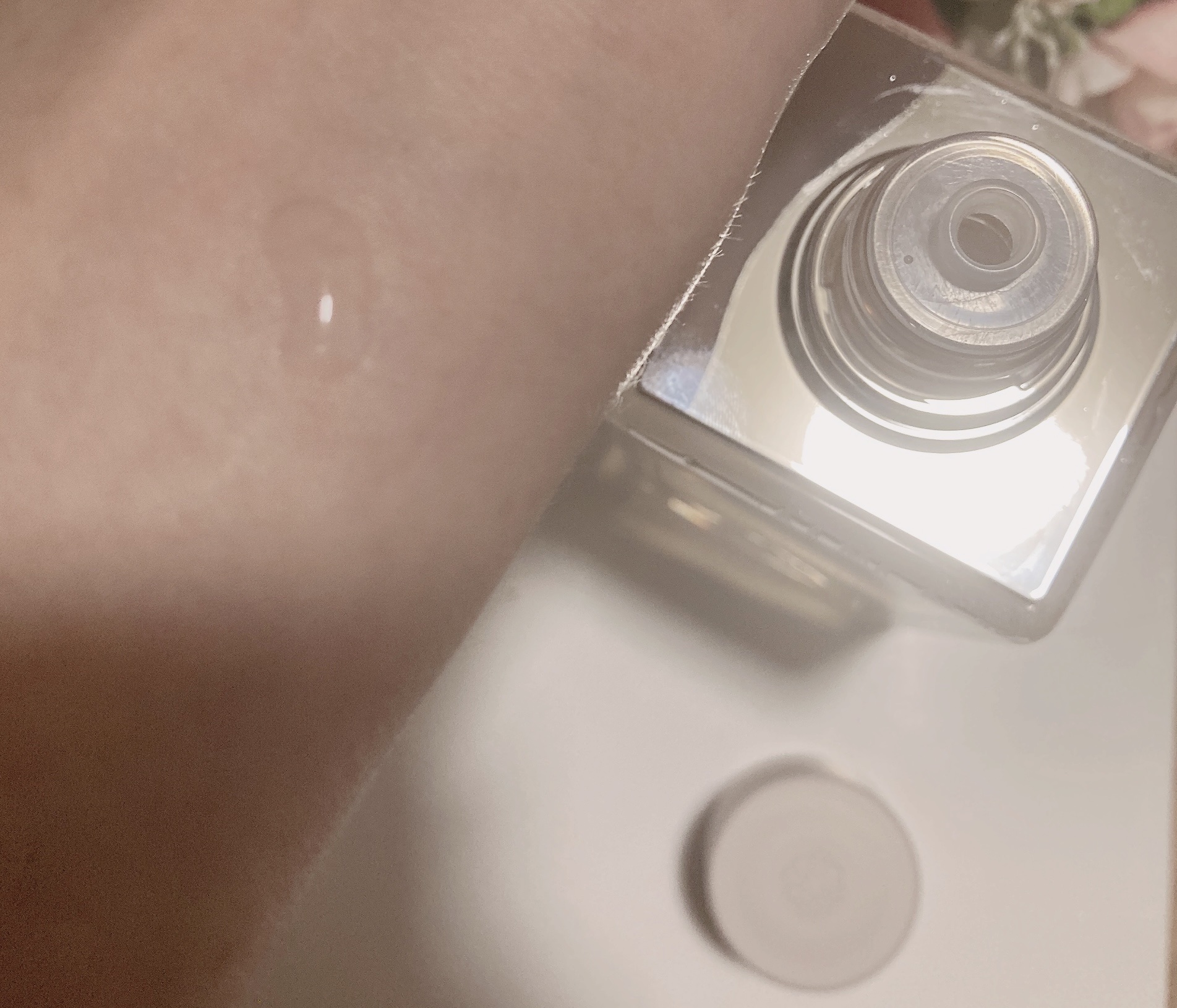 DECORTÉ イドラクラリティ　薬用 トリートメント エッセンス ウォーターのクチコミ「イドラクラリティ　薬用 トリートメント エッセンス ウォーター [医薬部外品]

◆商品特徴
.....」（3枚目）