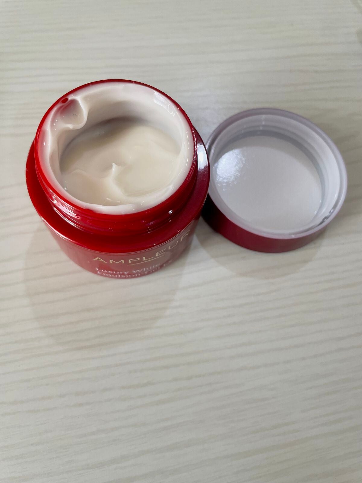 ラグジュアリーホワイト エマルジョンゲルEX/アンプルール/乳液を使ったクチコミ(3枚目)