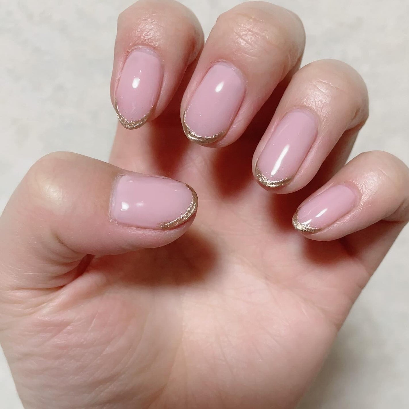 ho.ma.ri on LIPS 「❤️今月のネイル❤️初のミラーで細フレンチ。ベースはミルキーな..」(2枚目)