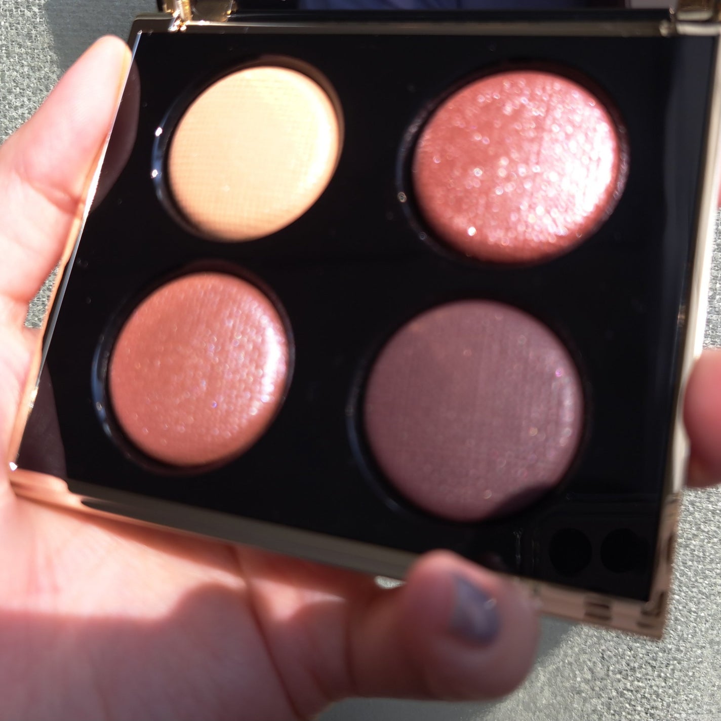 リュクス アイシャドウ クォード グロウ ウィズ ラブ コレクション/BOBBI BROWN/アイシャドウパレットを使ったクチコミ(3枚目)