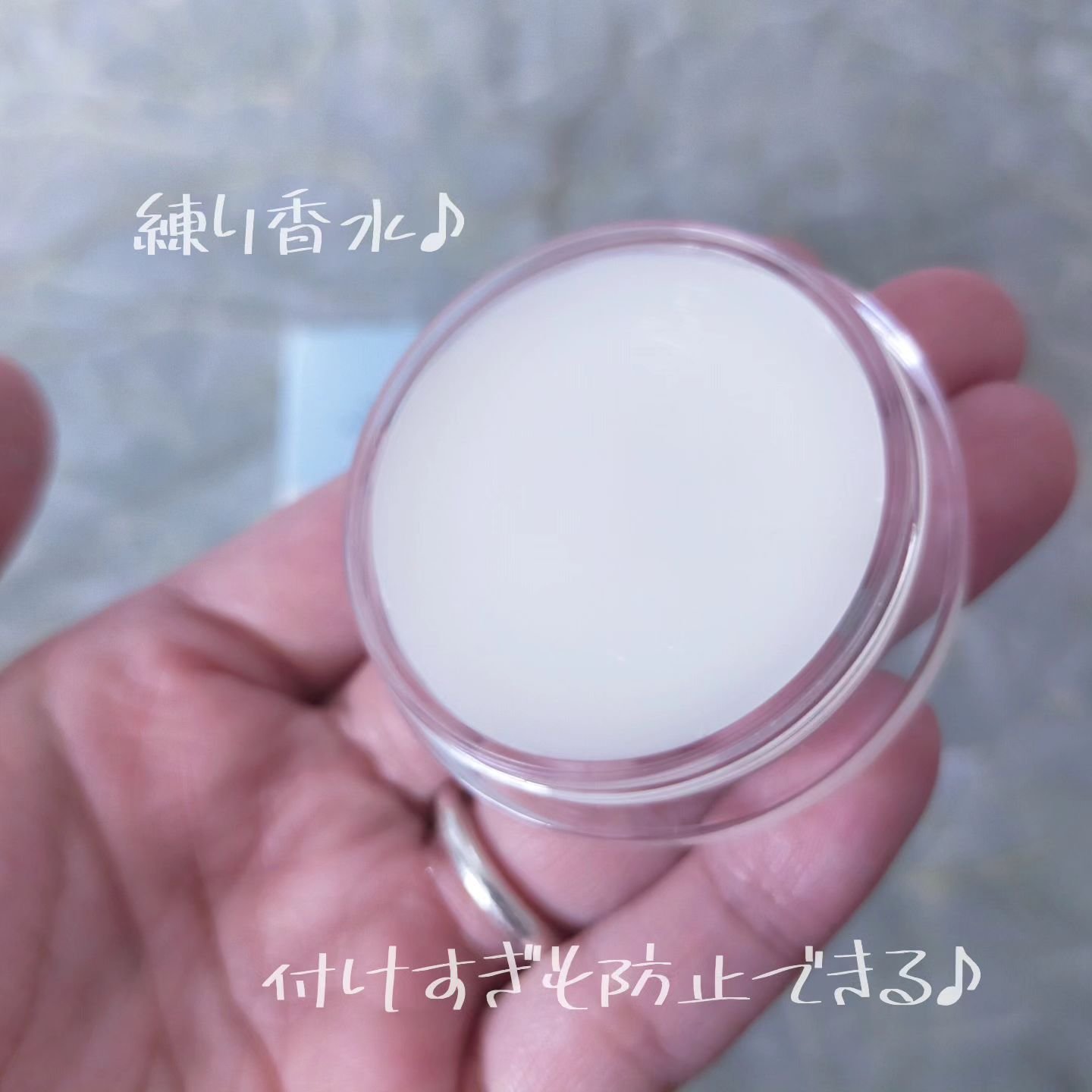 HUG ソリッドパフューム/a peaceful world/練り香水を使ったクチコミ（3枚目）