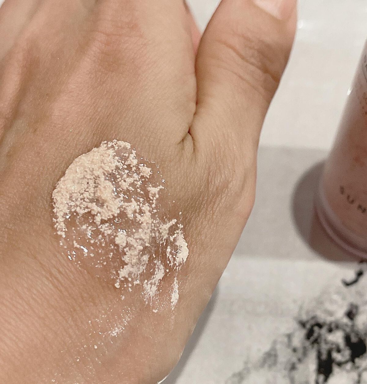 ビタミントーンアップサンセラム/VELY VELY/日焼け止めローションを使ったクチコミ(4枚目)