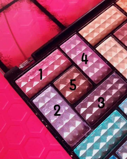 30COLORSEYESHADOWPALETTE/Dolly Angel/アイシャドウパレットを使ったクチコミ(2枚目)