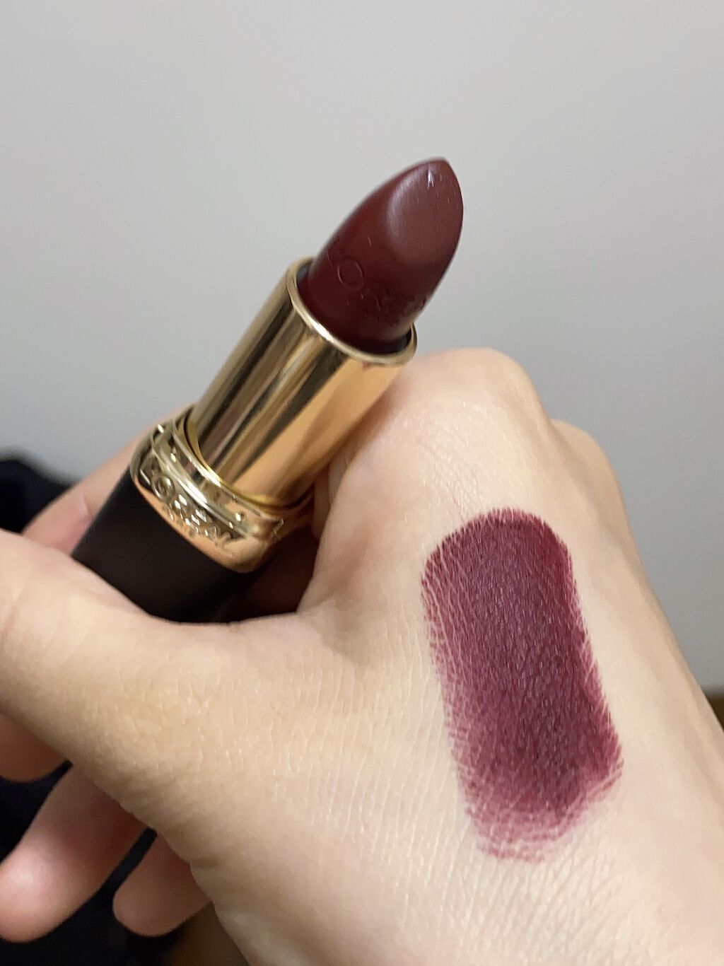 カラーリッシュモイストマットN/ロレアル パリ/口紅を使ったクチコミ（1枚目）