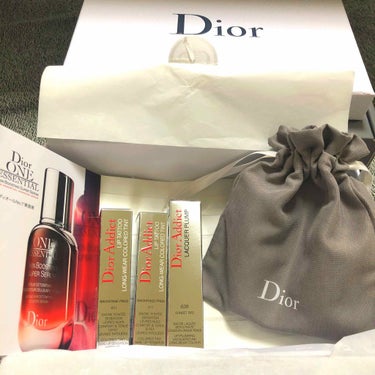 Dior サンプルのクチコミ「DIOR 公式通販で購入！
2枚目の写真は箱を開けたら、さらに箱！
素晴らしいぐらいの送り方！.....」（1枚目）