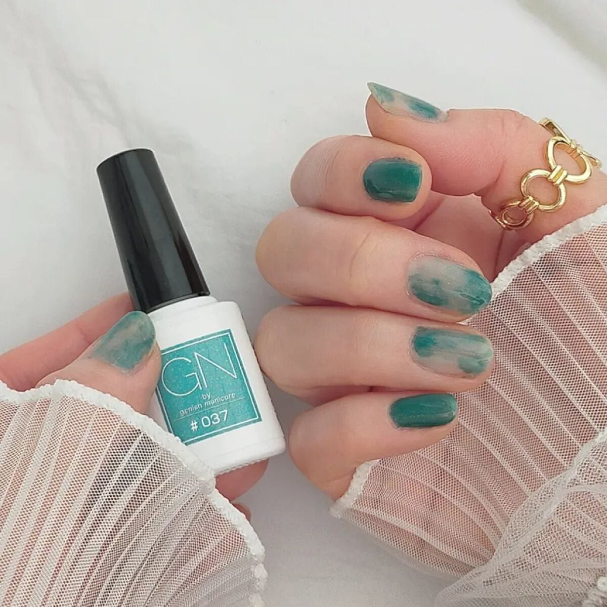 あちゃみん on LIPS 「ニュアンスネイル·ジーエヌbyジーニッシュマニキュア2023年..」(1枚目)