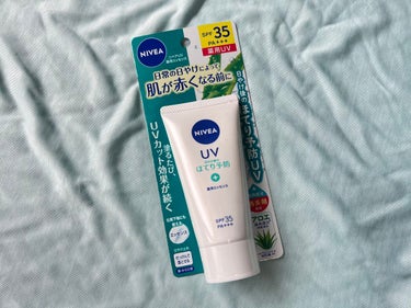 ⁡
⁡
⁡
⁡
ニベアUV 薬用エッセンス［医薬部外品］
⁡
SPF35／PA+++
⁡
ニベア花王様からいただきました。
⁡
⁡
𓏸𓂂𓈒𓂃商品説明𓂃𓈒𓂂𓏸
⁡
日常使いとしてもおすすめです。
また、紫外線などにより乾燥しがちな肌のために、保湿成分としてアロエ保水成分*1 を配合しました。
肌にうるおいを与えて乾燥を防ぎます。
ボディケア品並みの保湿力で、ベタつかず、のびがよく全身にサッと塗り伸ばせる軽いつけ心地です。気分やすらぐフローラルハーブの香りとひんやり感のある剤で、さわやかな使用感です。
⁡
* 1 アロエエキス-2、異性化糖、PG
⁡
⁡
⁡
𓏸𓂂𓈒𓂃商品特徴𓂃𓈒𓂂𓏸
⁡
日やけ後のほてり予防UV。
日常の日やけによって肌が赤くなる前に。
⁡
●日常紫外線から素肌をやさしくまもる
SPF35／PA+++
主に短時間で肌の赤みを引き起こすUV-Bも、ハリ・弾力低下の原因となるUV-Aも防ぎます。
⁡
●日やけ後のほてりを防ぐ
植物由来の消炎剤（有効成分）：グリチルリチン酸ジカリウム配合
⁡
●肌にうるおいを与えて乾燥を防ぐ
アロエ保水成分*1 （保湿）配合
⁡
●素肌気持ちよい ひんやり感覚の使い心地
⁡
●ボディケア品並みの保湿力なのにベタつかない、肌に負担感のないつけ心地
○顔・からだ用。
○化粧下地としても使えます。
○保湿ケア（スキンケア）としても使えます。
○せっけんで落とせます。（本品はウォータープルーフタイプではありません）
○鉱物油フリー・合成着色剤フリー
○気分やすらぐフローラルハーブの香り
○アレルギーテスト済み（すべての方にアレルギーが起こらないというわけではありません）
⁡
* 1 アロエエキス-2、異性化糖、PG
⁡
⁡
𓏸𓂂𓈒𓂃感想𓂃𓈒𓂂𓏸
⁡
ベタつかず、スッと伸び良いテクスチャー。
軽い付け心地。
塗った後に化粧できるのも嬉しい！
˗˗˗˗˗˗˗˗˗˗˗˗˗˗˗˗˗˗˗˗˗˗˗˗˗˗˗˗˗˗˗˗˗˗˗˗˗˗˗˗˗˗˗˗˗˗˗˗˗˗˗˗˗˗˗
#ニベア　#日焼け止め　#ほてり　#PRの画像 その0