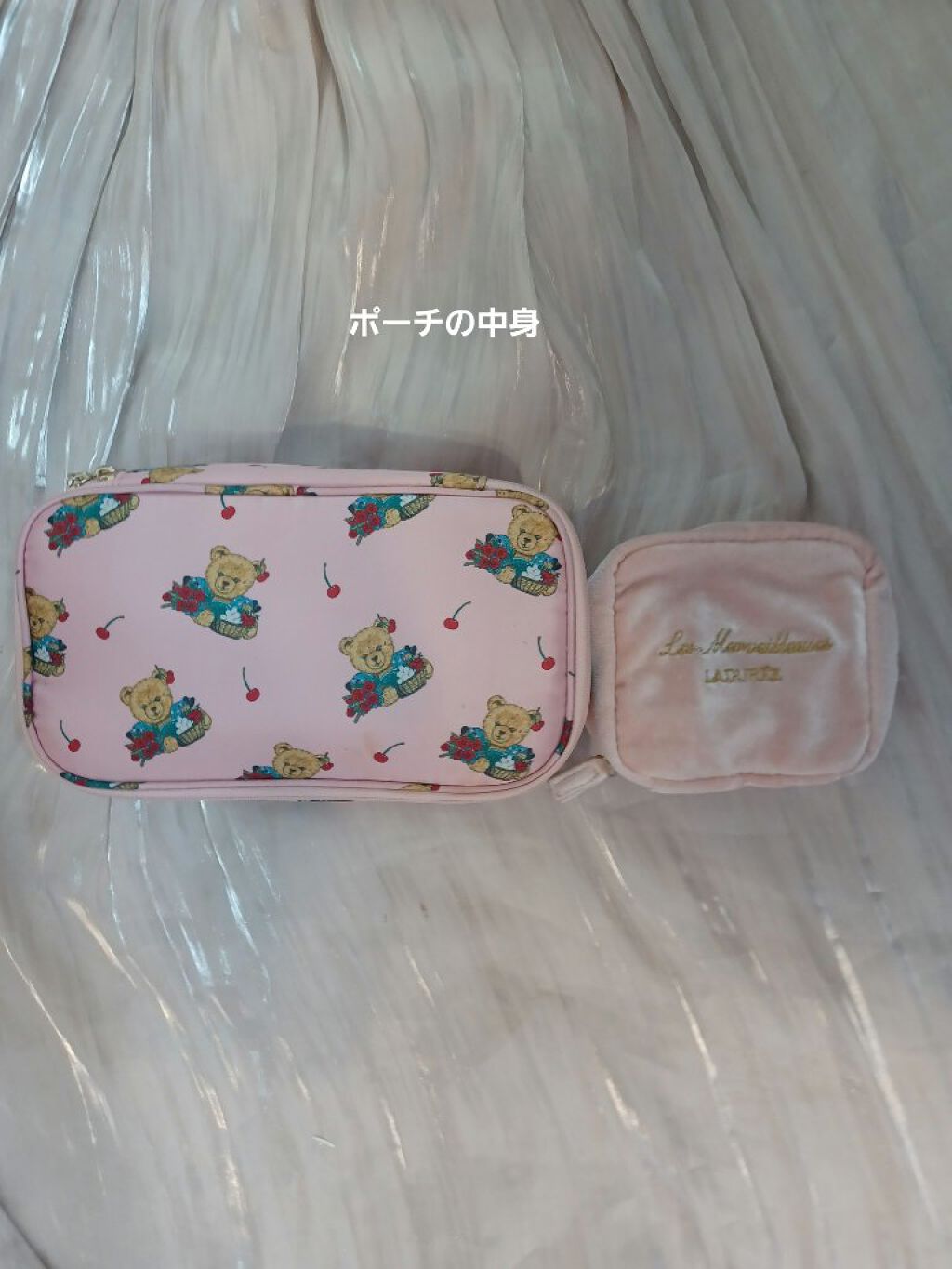 皆様いつも、いいね、フォロー、クリップ、コメントありがとうございます(●︎´▽︎`●︎)♡

長時間外出などの時のポーチの中身です。

2枚目のポーチの中身は

アイシャドウパレット×1

フェイスブラシ1本＋アイシャドウブラシ三本

ハイ