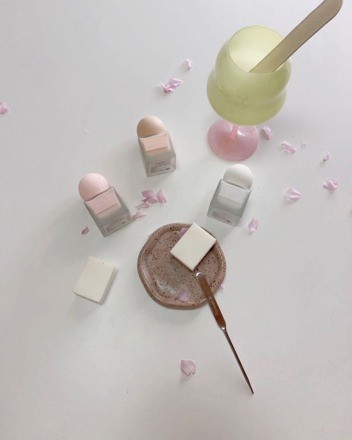 🍑ˎˊ˗🪞🪄︎︎
⁡
激かわでどタイプのコスメ見つけちゃったꕀ
𝘮𝘢𝘥ですべすべなボトルと🥂
⁡
ふんわりっの𝘊𝘰𝘭𝘰𝘳が可愛すぎたっ🤦‍♀️
⁡
テリちゃんがブランドイメージの
𝘯𝘦𝘸ブランドだよ
⁡
韓国