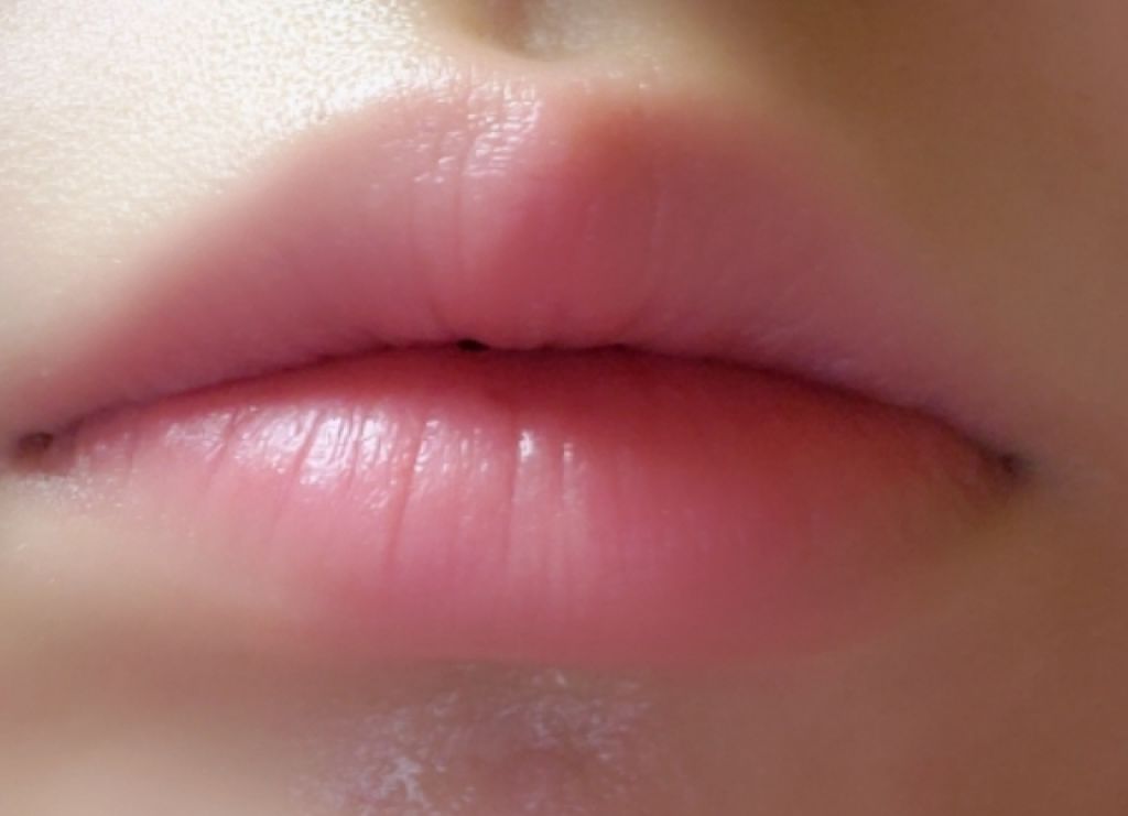 LIP38℃ +UnFrame<ホログラフィック>/UZU BY FLOWFUSHI/リップグロスを使ったクチコミ（1枚目）