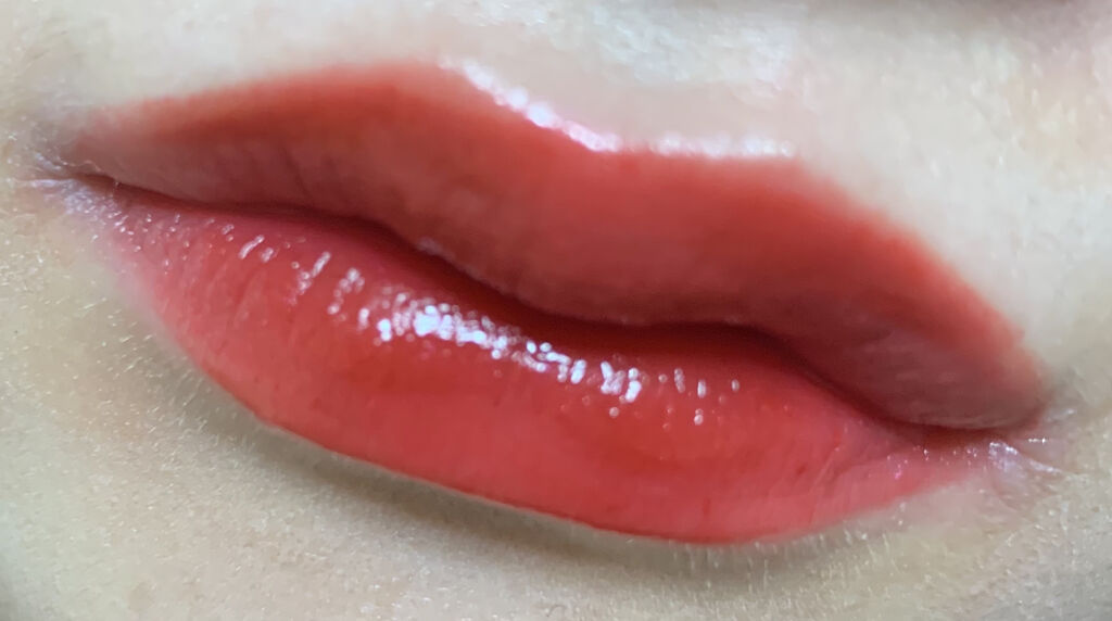 シャインシックリップラッカー RD303 ソウルキャッチャー/ETUDE/リップグロスを使ったクチコミ（2枚目）