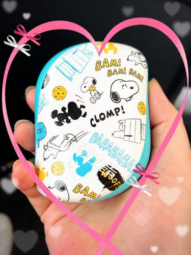 【使った商品】TANGLE TEEZER✨コンパクトスタイラー✨スヌーピー／ポップミント

【使用感】さっととかすだけで、サラサラになるしブラシも柔らかくもなく硬くもなくちょうどいいのでマッサージ感覚にもなるww🥰

【良いところ】2歳の娘の髪の毛が絡まりやすいから意を決して購入しました😆💦今まで他のクシで梳かすと痛い！って言われたけど、これは痛いって言わないですwwそしてサラサラになる✨
そして蓋もあるからカバンの中でも安心ε-(´∀｀*)ホッ

【イマイチなところ】少し値段がお高め🥲でも長く使えるし買って良かった🤤💕

【どんな人におすすめ？】女性や子供がいる方は使ってみてはどうでしょうか😍
の画像 その0