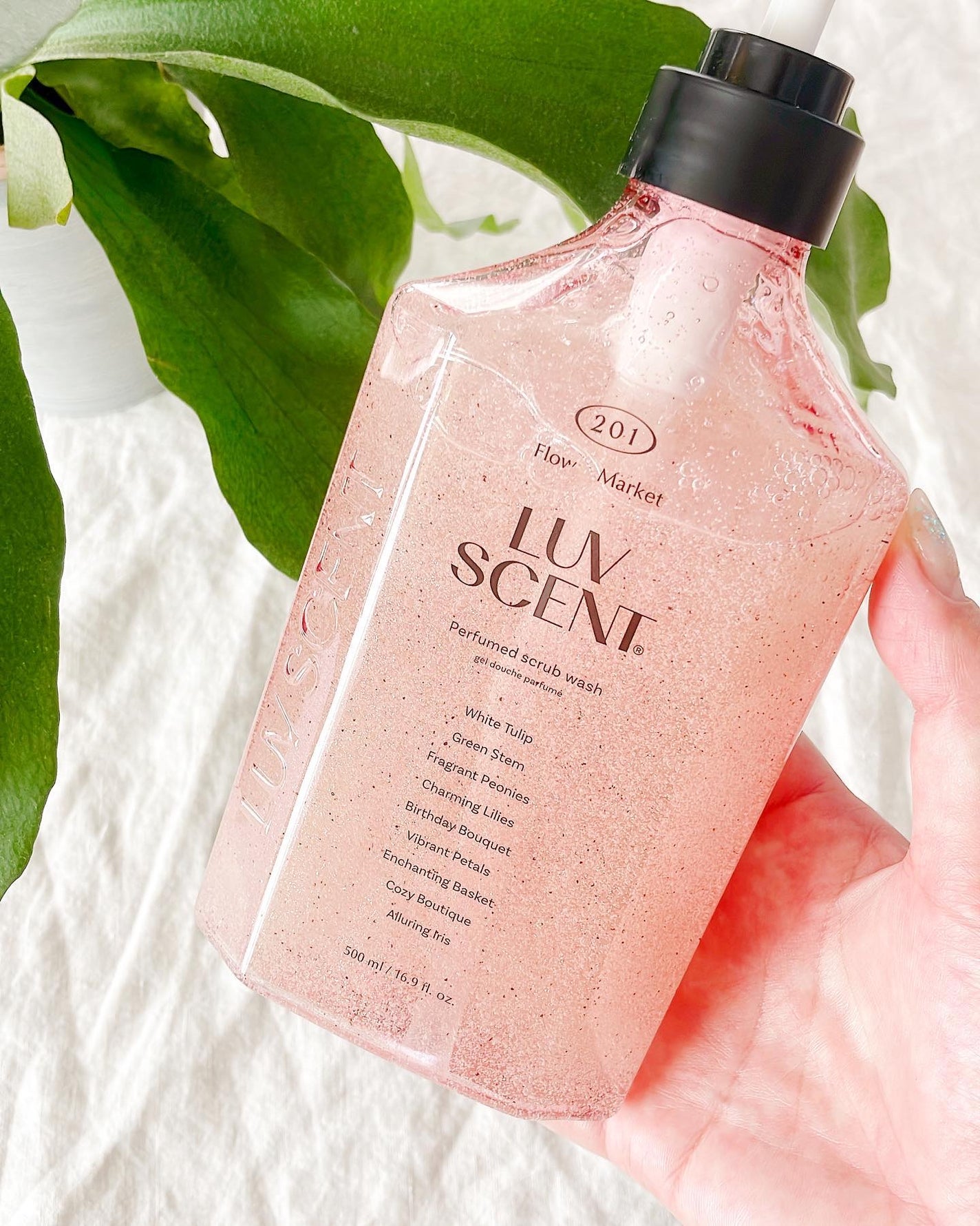 スクラブボディウォッシュ フラワーマーケット ホワイトチューリップ/LUV SCENT/ボディスクラブを使ったクチコミ(1枚目)