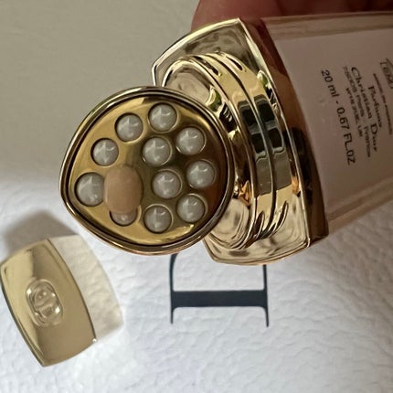 Dior プレステージ  マイクロ  セラム  ド  ローズ  ユーのクチコミ「Dior プレステージ  マイクロ  セラム  ド  ローズ  ユー
目の老化、強化中❣️
.....」(3枚目)