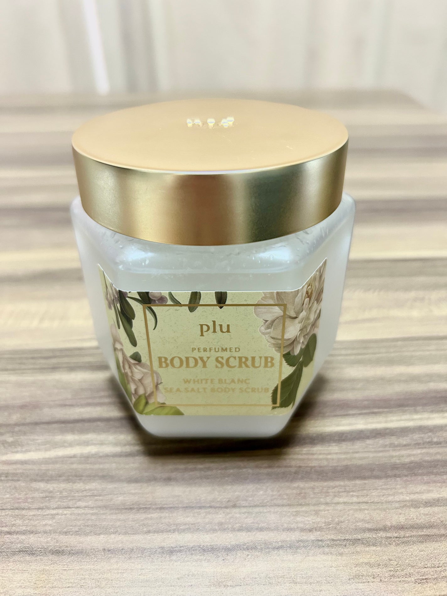 パヒュームドボディスクラブ ホワイトブラン/plu/ボディスクラブを使ったクチコミ(1枚目)