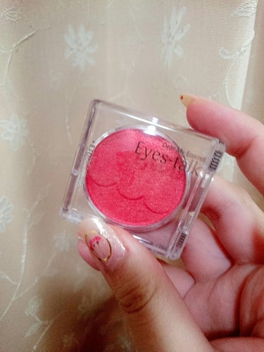 ETUDE HOUSE ディアマイエナメルアイトーク RD303

ずっと気になってたえちゅーどのエナメルアイトーク♥
すごくしっとりしていてパウダーとクリームの間って感じの質感です!!ブラシで乗せるよ