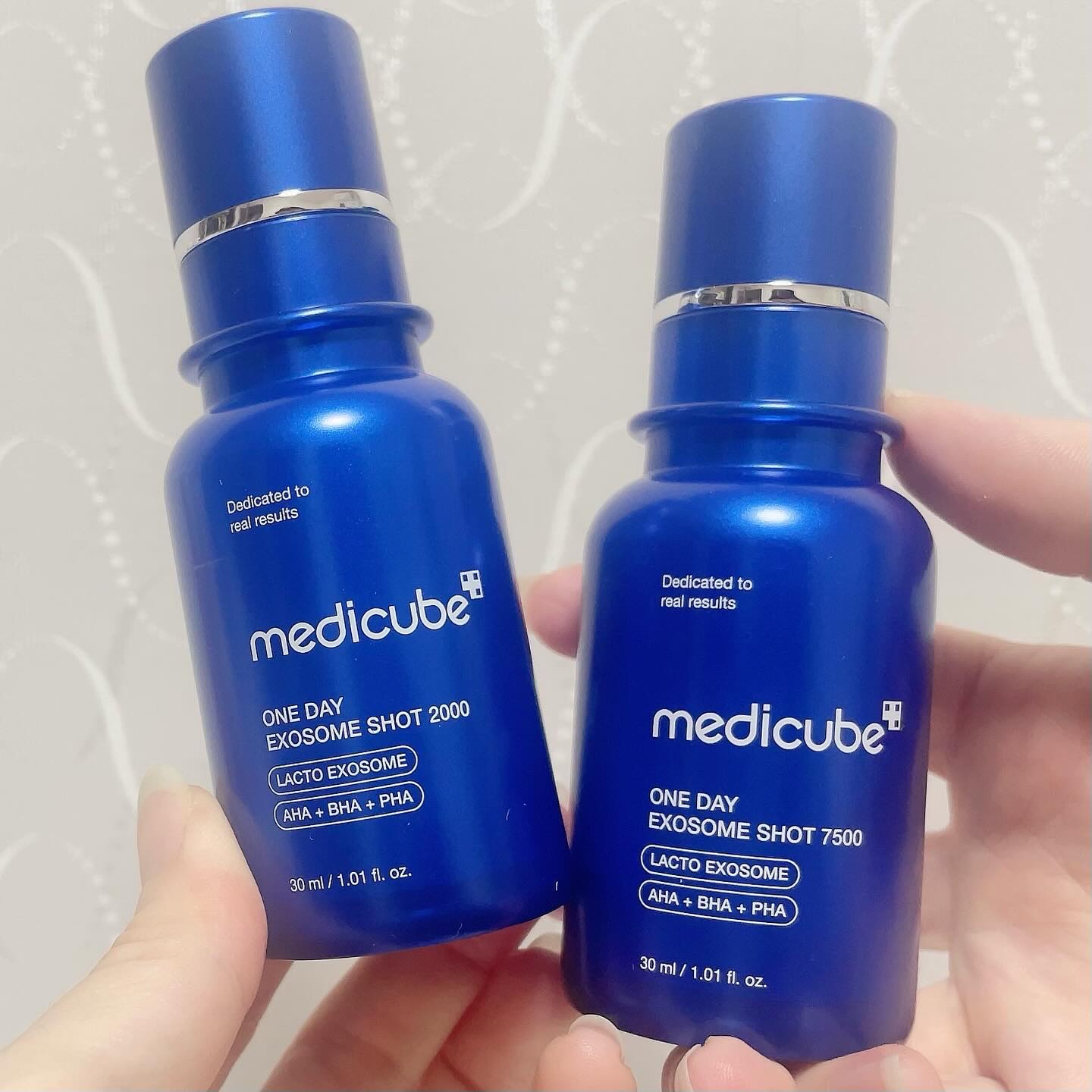 メディキューブ
エクソソームショット2000/7500

エクソソーム針の入った針美容液✨
みずみずしいテクスチャ♡
2000と7500で針の配合量が違うけど、液の見た目やうるおい感は分からないくらい❣️チクチク感は2000はほんのり、75