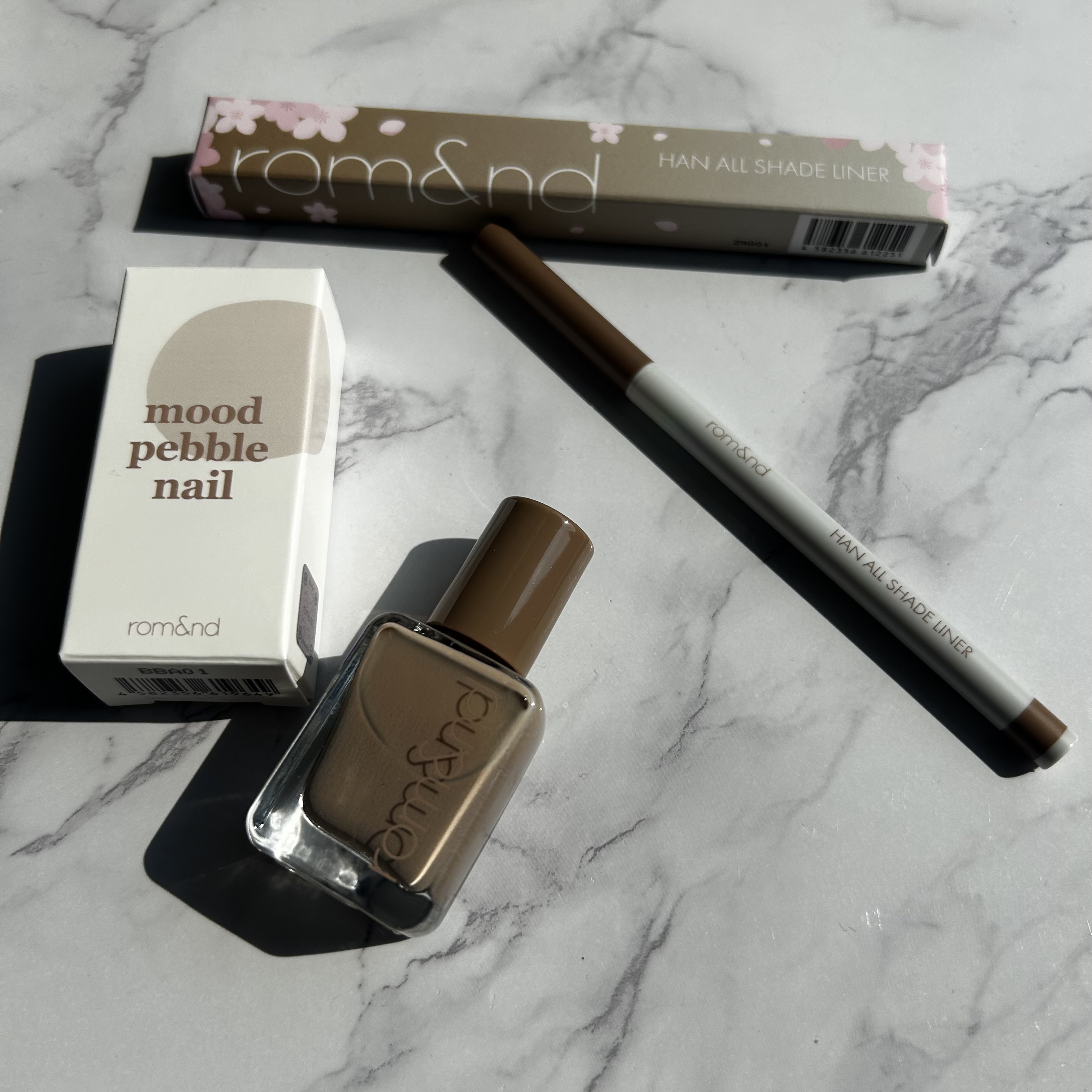 ムードペブルネイル 01 NU-PEBBLE（ヌーペブル）/rom&nd/マニキュアを使ったクチコミ（1枚目）