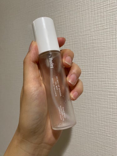 使い切り( ´,,•ω•,,`)♡リピートしたい❣️

Huxley
エッセンシャルミスト； センスオブバランス

35ml  2530円↪️がフラッと寄った店で1⃣0️⃣0️⃣円!!


サボテンエキス🌵お花というか植物系のいい香り🌼*･顔に使えるミストみたいですが、全身に使います❣️

#pittu ちゃんと#ミント ちゃんとおそろいでGET♡

以下、サイトより引用↓↓↓

配合されたサボテン花エキスが乾燥した肌に潤いを
与える弱酸性ミスト。
超微細な粒子がしっかりと肌に浸透し、刺激を受けた肌を落ち着かせ、保湿力を高めます。

サボテンシードオイルの特徴

🌵日較差50度の過酷な環境で育つ生命力

🌵1リットルのウチワサボテン種子オイルを採るために、36時間手作業で取り出すのに100万個の種を必要とするほど、希少価値が高いオイル

🌵モロッコ王室も愛用する伝統の美容法

🌵植物が過酷な環境で自身を守るために作り出して
     いるファイトケミカル（Phyto chemical）含有

🌵最大95％の水分を蓄えることができる抜群の
     保水力

🌵61％のリノール酸が含まれており、
アルガンオイルよりも高い保湿力と肌にスーッと
なじむ軽いテクスチャーのオイル

🌵オリーブオイルよりも 400倍以上高いビタミンE
（トコフェロールを含んでおり、肌にハリ、ツヤを
与えるエイジングケア＊効果＊年齢に応じた肌ケア
安全な「エコサート」認証のオーガニック成分
　　* γ-Tocopherol

めちゃくちゃおすすめ❣️Diorのミストはお高いから
今は使用をストップ中🥹

肌の保湿に最高( 💓∀💓)

ぜひチェックしてみてください♡

見ていただき、ありがとうございましたm(*_ _)m





#Huxley
#Huxleyエッセンシャルミスト； センスオブバランス
  #お直しポーチのスタメン の画像 その0