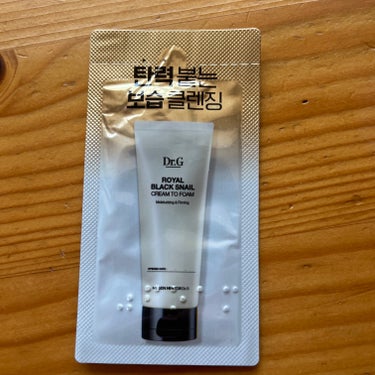 Dr.G ロイヤルブラックスネイルクリームトゥーフォームのクチコミ「♡Dr.G ROYAL BLACK SNAIL CREAM TO FOAM♡


少し匂いはき.....」（1枚目）