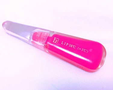 フローフシLIP38℃リップトリートメント+3℃
めちゃくちゃ可愛い、ピンク色でメイクする前に塗っておくと色がのりやすくて、うるうるした唇にしてくれます✨✨
これ一本でも可愛いし、最強です！！