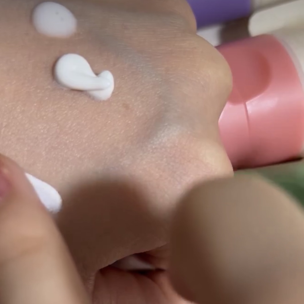 ベリー モイスチャライジング サンクリーム/SKINFOOD/日焼け止めクリームを使ったクチコミ（2枚目）