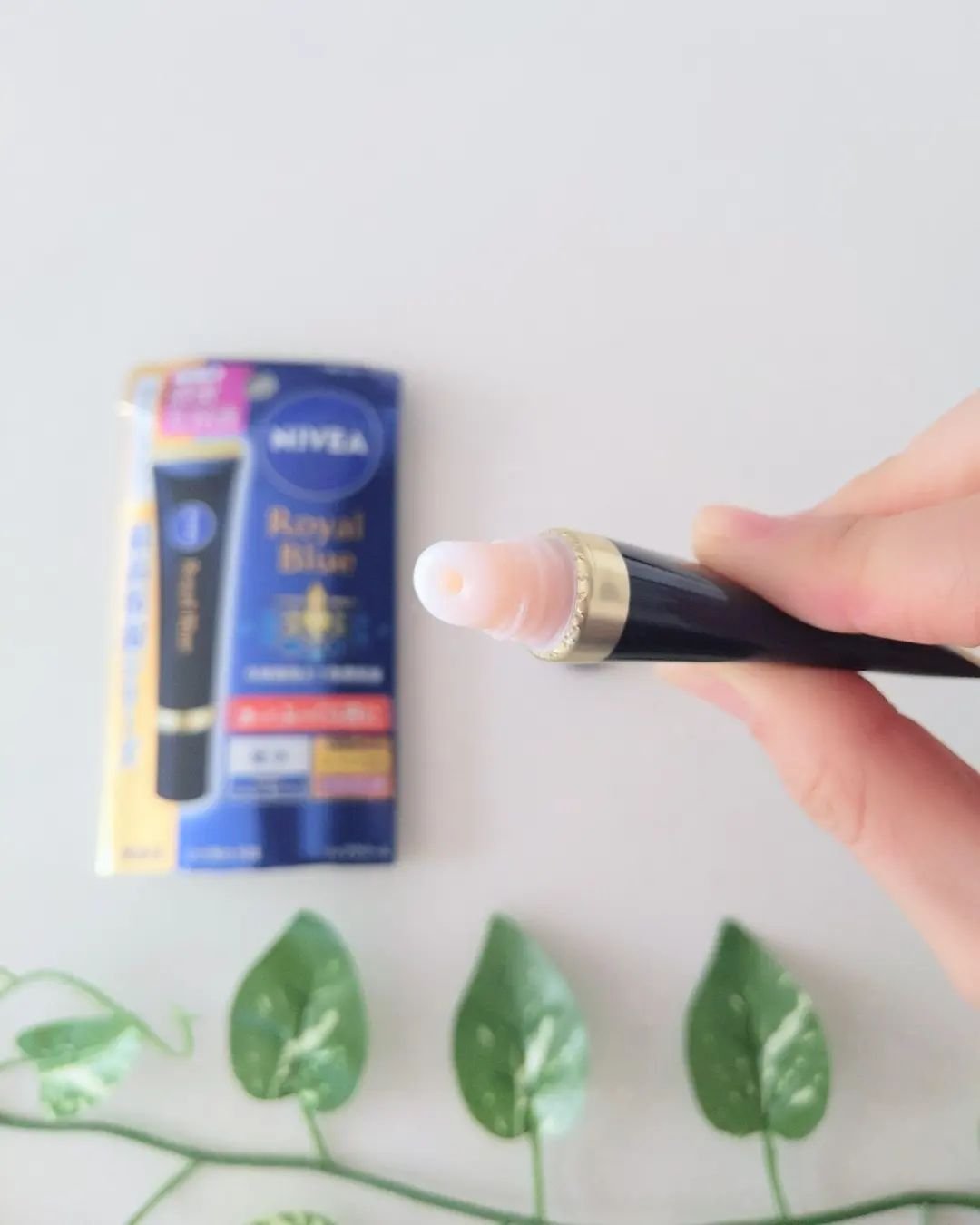 ニベア　ロイヤルブルーリップ　濃密美容ケア/ニベア/リップ美容液を使ったクチコミ（3枚目）