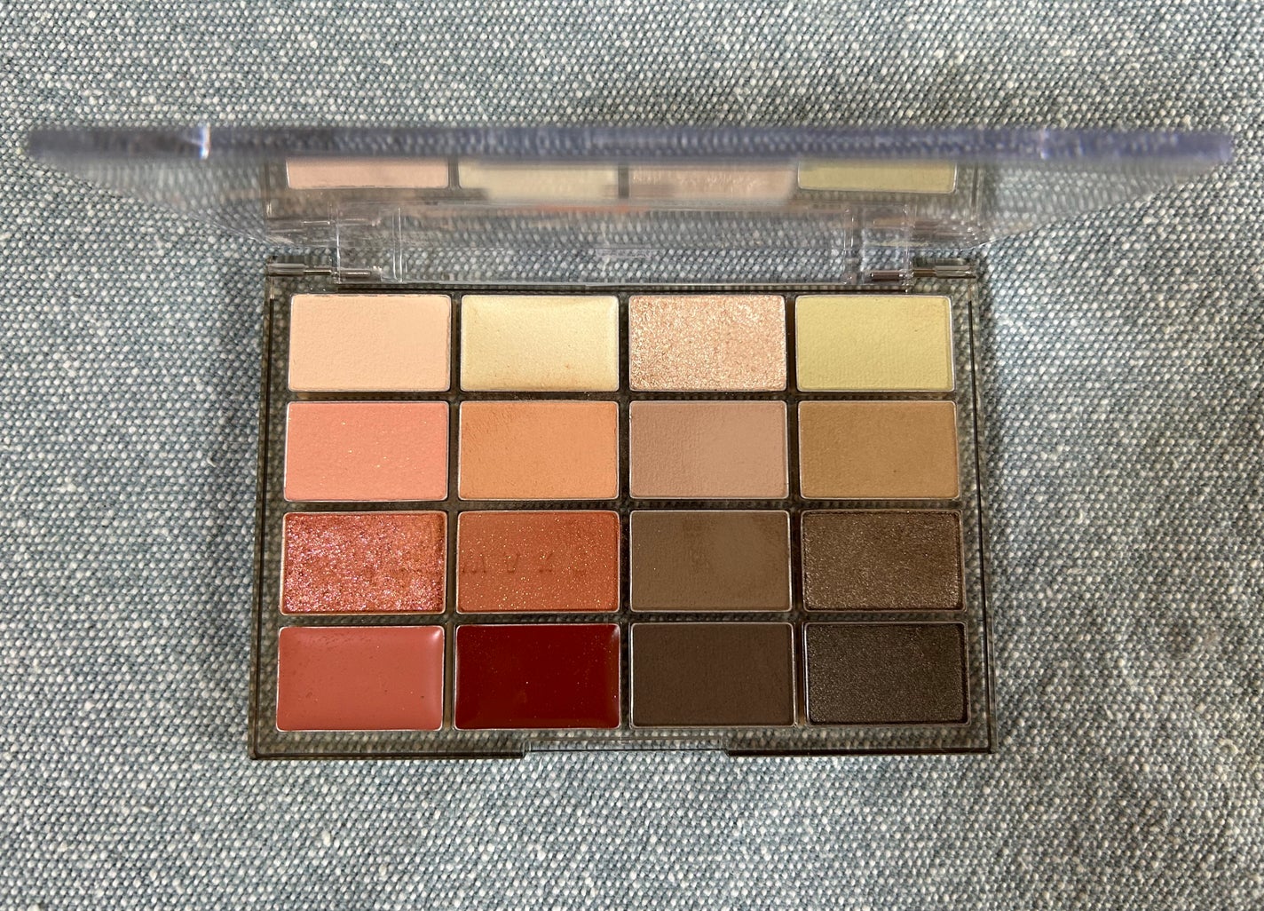 ぽちこ on LIPS 「WAKEMAKEソフトブラーリングアイパレットNo.228月に..」(2枚目)