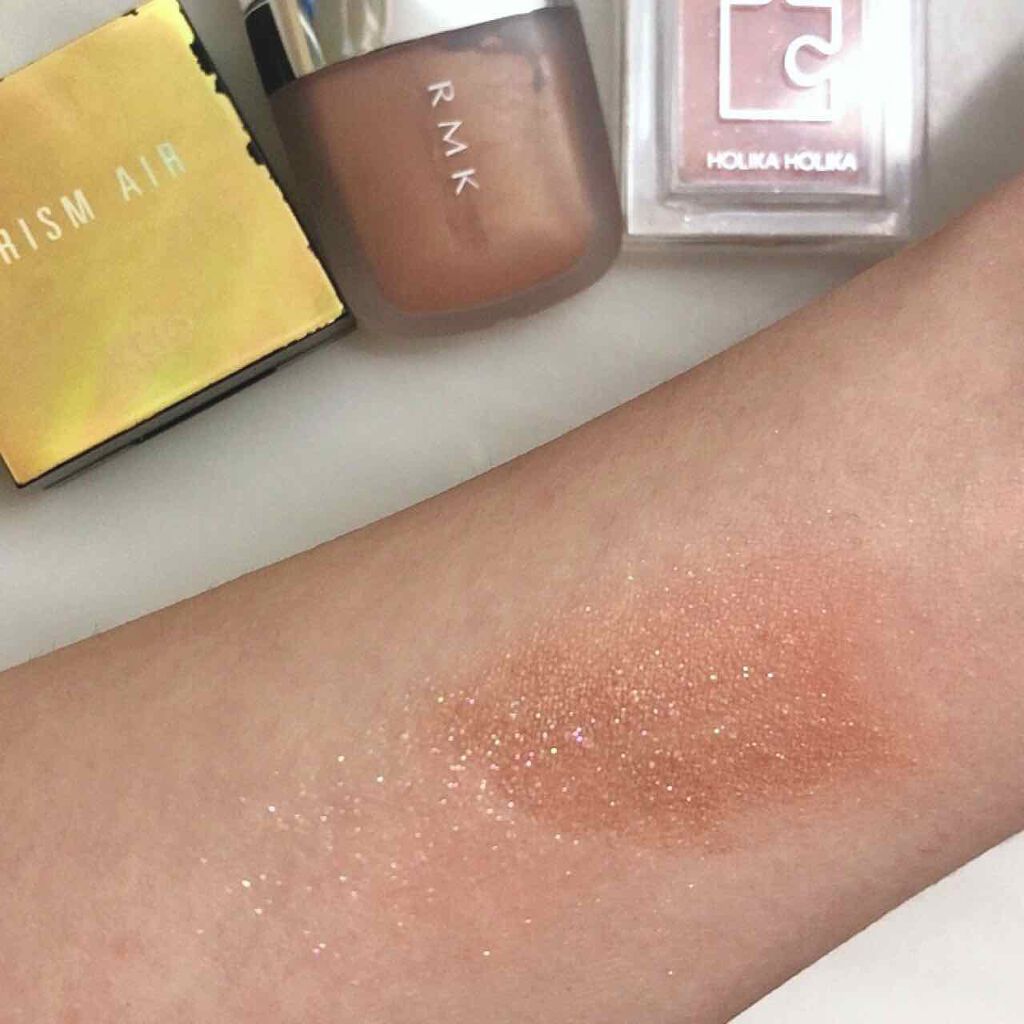 \このグラデめっちゃかわいい/
久々の投稿なのに、メモ程度なんですけど…
夏らしくってかわいいグラデを見つけてしまった🥺

まずRMKのリキッドシャドウをアイホール全体と涙袋にも載せて

目尻にholika holikaのオレンジシャドウ