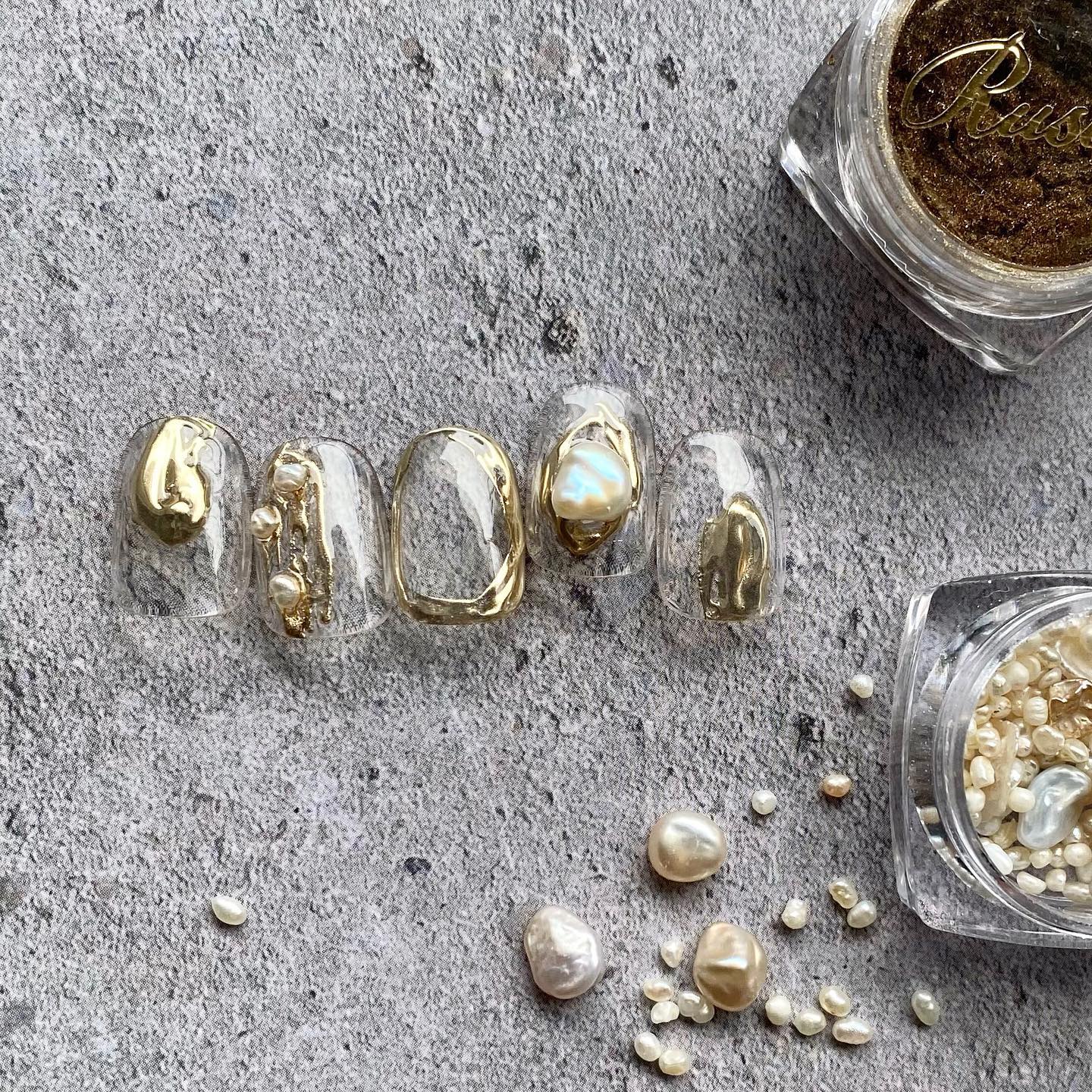 #ミラーネイル,#ニュアンスネイル,#シェルネイル,#もやもやネイル,#淡水パールネイル,#アレルギーレスネイル,#トレンドネイル,#ジュエリーネイル,#ストーンネイル,#春ネイル,#夏ネイル,#クリアネイル,#女子ネイル,#上品ネイル,#囲みネイルのネイルデザイン