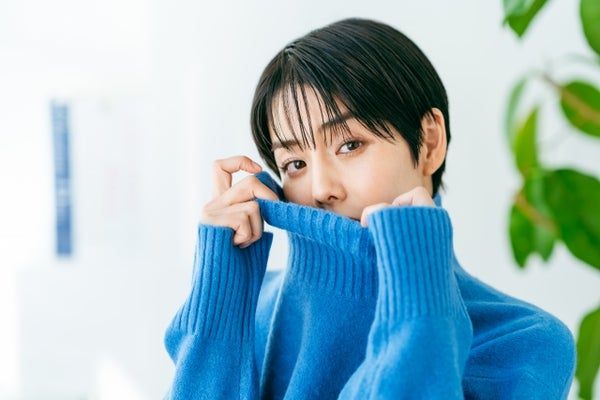 目元が印象的な女性