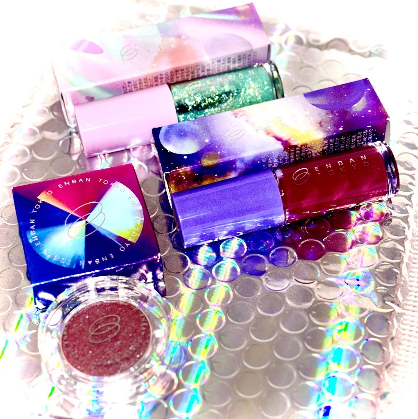 クリスマスにもぴったり…！？
ギャラクシーすぎるグリッターコスメ🛸💫💫

#ENBANTOKYO (@enban.tokyo )様のアイテムです🪐

可愛すぎるグリッターや偏光ラメに、他のアンバサダーの方々とひたすらKAWAIIを連