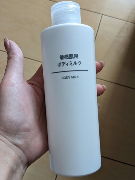 無印良品 敏感肌用 ボディミルクのクチコミ「
伸びはいいと思う!
無臭
でも塗ったらずーーーーーーーっとペトペトぬるぬるしてる
パジャマが.....」(1枚目)