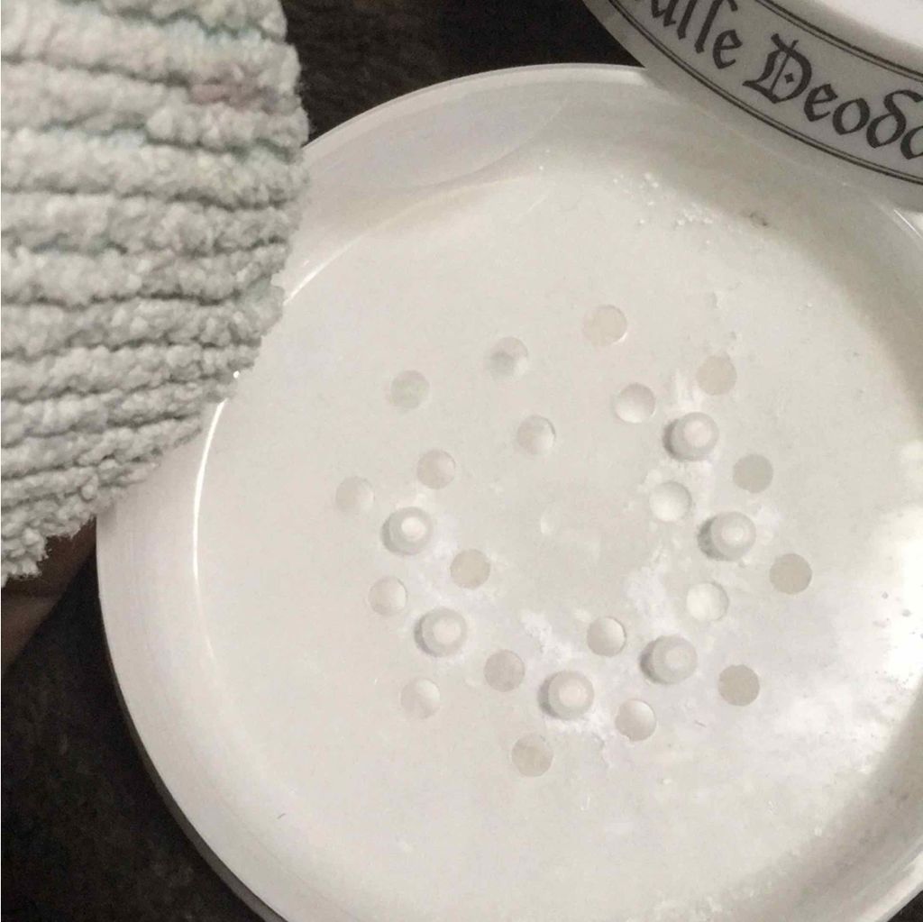 薬用さらさらデオドラントパウダー/デオナチュレ/デオドラント・制汗剤を使ったクチコミ(2枚目)