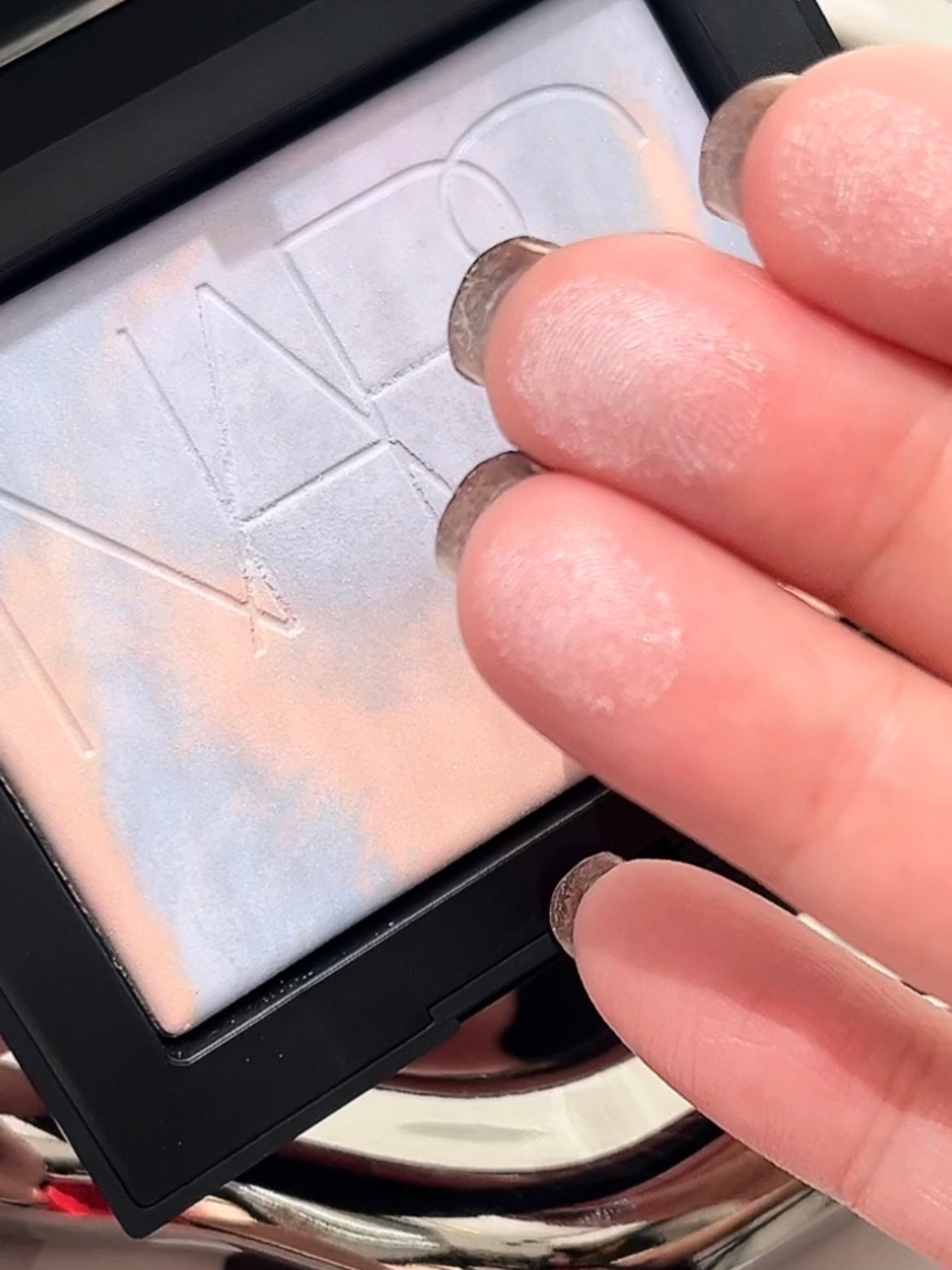 ライトリフレクティング プリズマティックパウダー/NARS/プレストパウダーを使ったクチコミ(4枚目)