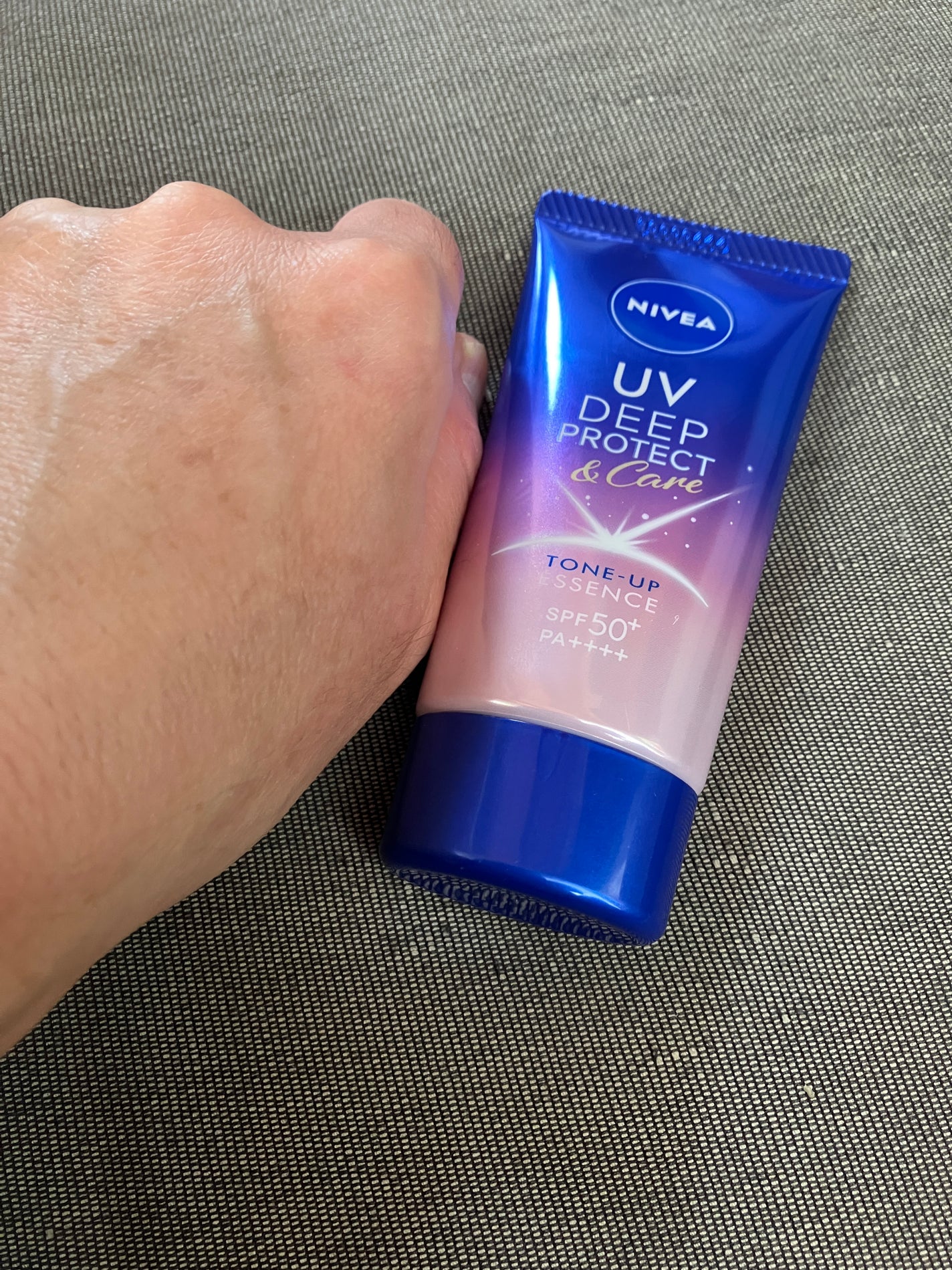 ニベアUV ディープ プロテクト&ケア トーンアップ エッセンス/ニベア/日焼け止めローションを使ったクチコミ(2枚目)