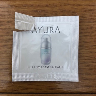 【サンプルレビュー🎤】

○AYURA   リズムコンセントレート（美容液）
30ml   8800円


肌のコンディションを整え、つややかで健やかな肌を保つ美容液。多忙な毎日、紫外線や乾燥による肌あ