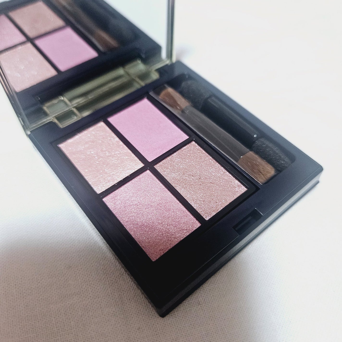 ホリデーコフレ2023〈カームピンク〉/エトヴォス/メイクアップキットを使ったクチコミ(3枚目)