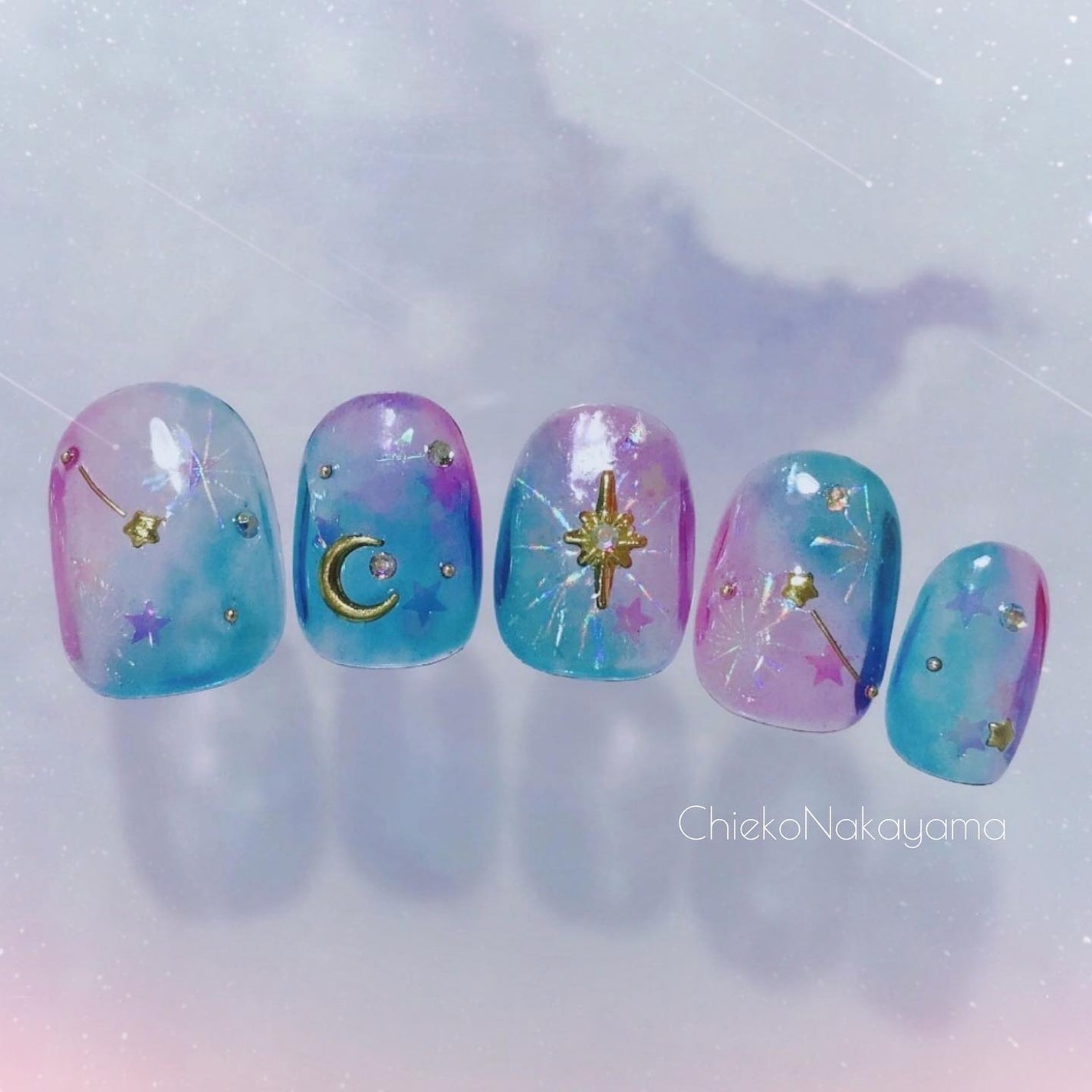 なかやまちえこ on LIPS 「夜空ネイル🌌⠀1日1ネイル製作365日チャレンジ中!⠀19日め..」(1枚目)