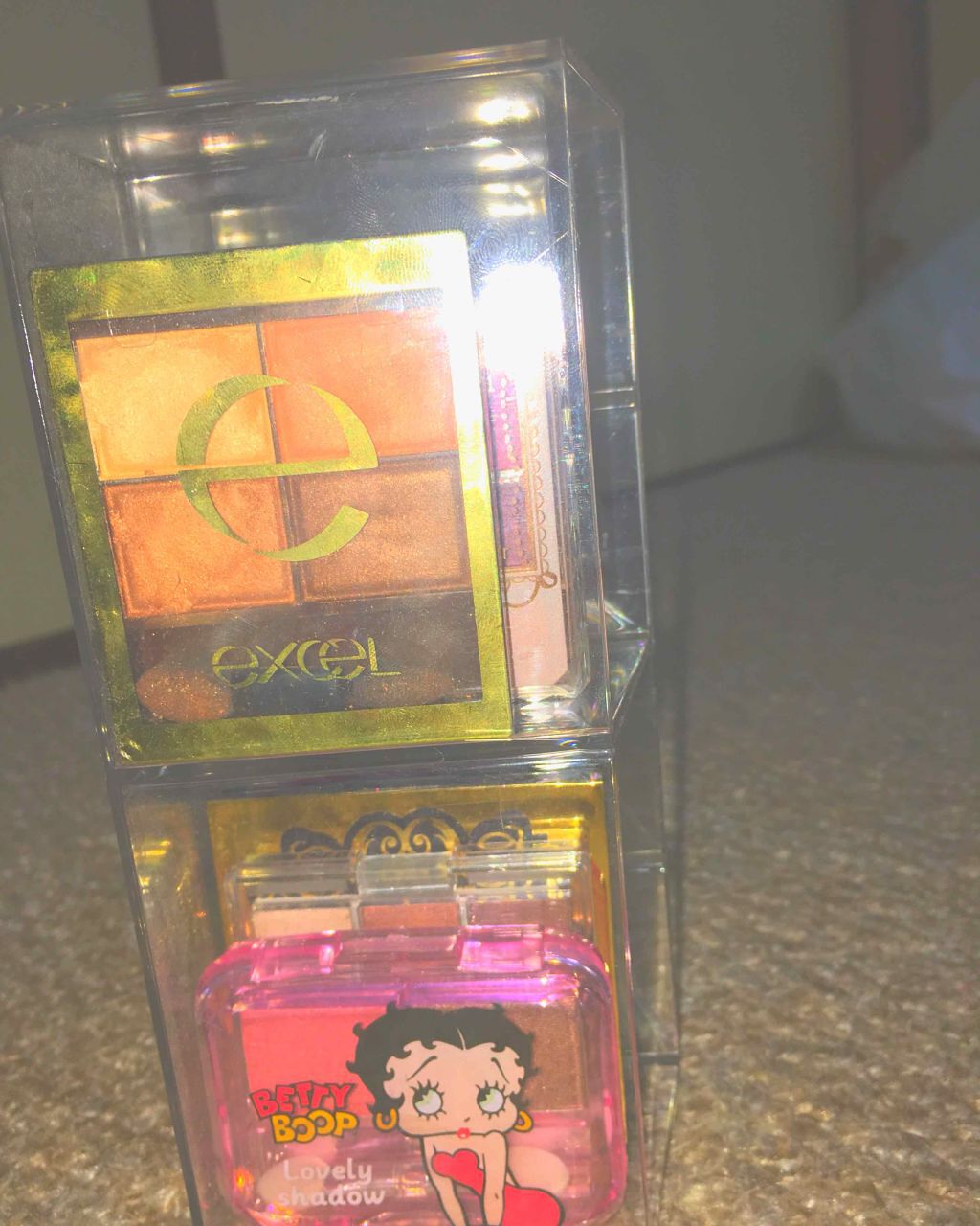 ちゃんわか on LIPS 「こんにちは!今日は私のコスメ収納を1部紹介します☺︎(アイシャ..」(1枚目)