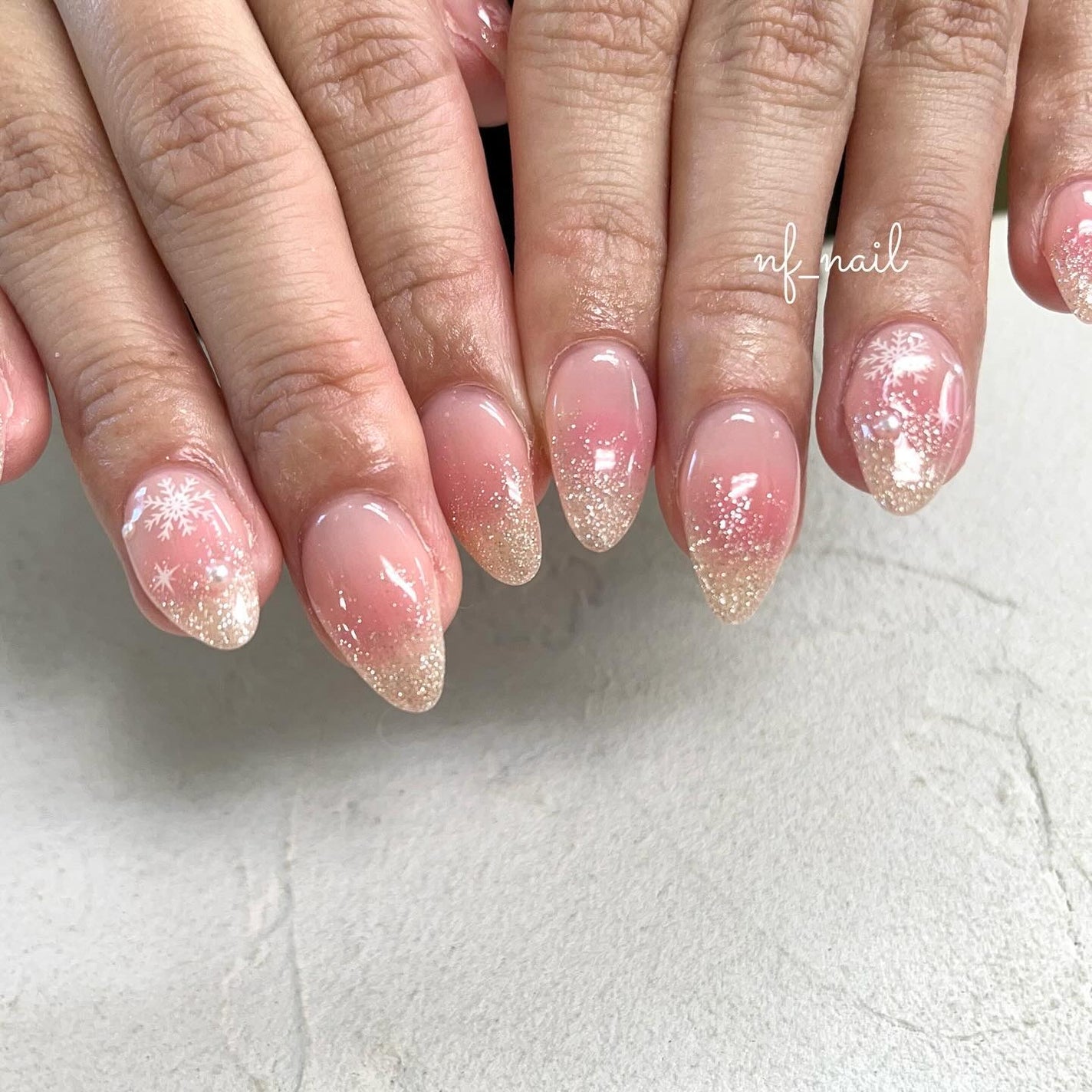 Natsumi◎nailist on LIPS 「デートにおすすめ🩷ふわふわチークに雪の結晶❄️🫶..#ネイル#..」(2枚目)