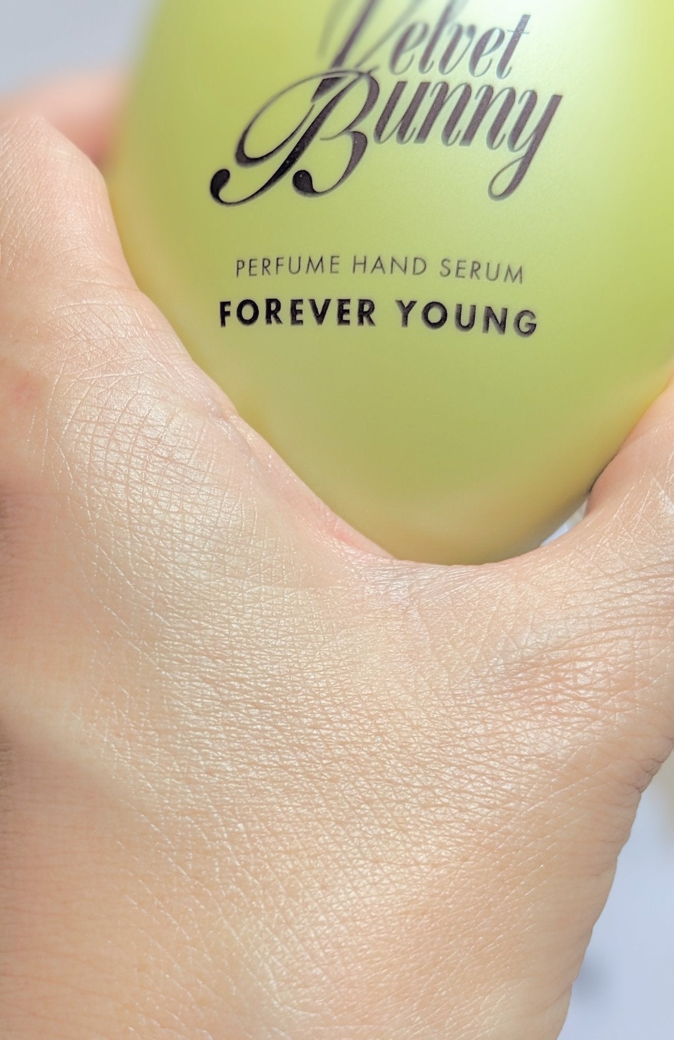 パフュームハンドセラム FOREVER YOUNG/Velvet Bunny/ハンドクリームを使ったクチコミ(4枚目)