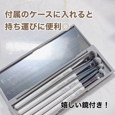 \ アイメイクブラシが5本も入って税込2090円！？ /
LIPSフェスタで購入したフィリミリのブラシセットを紹介します🫧

────────────

fillimilli
アイメイクブラシセット5種類
¥2090

────────────


①アングルシャドウブラシ
②ベースシャドウブラシ
③ポイントシャドウブラシ
④ブレンディングシャドウブラシ
⑤アイブロウブラシ

以上5本が入っています。
2090円で5本なので1本あたりなんと約400円！😲

肌触りの良い人工毛のブラシで安っぽさを感じませんでした◎

ケース付きなので旅行や出張時に持っていくことができます♪
鏡がついているのもありがたい！🫶



是非CHECKしてみてください♪







 #fillimilli 
 #LIPS投稿アワード1000万DL記念 の画像 その2