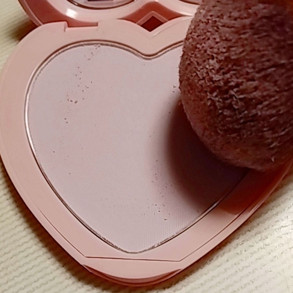 ZOOL ハートパクトのクチコミ「完全なパケ買いです😅

ベビーピンクのハート❤️のコンパクトケース
可愛いくて💞衝動買いしまし.....」（2枚目）