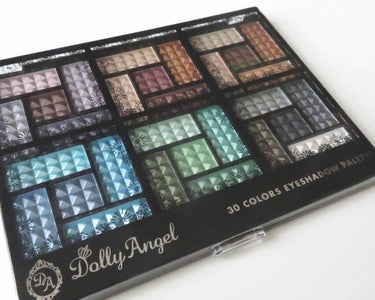 商品名✨⇒Dolly Angel                                           
30 COLORS EYESHADOW PALETTE

購入場所✨⇒ドン・キホー