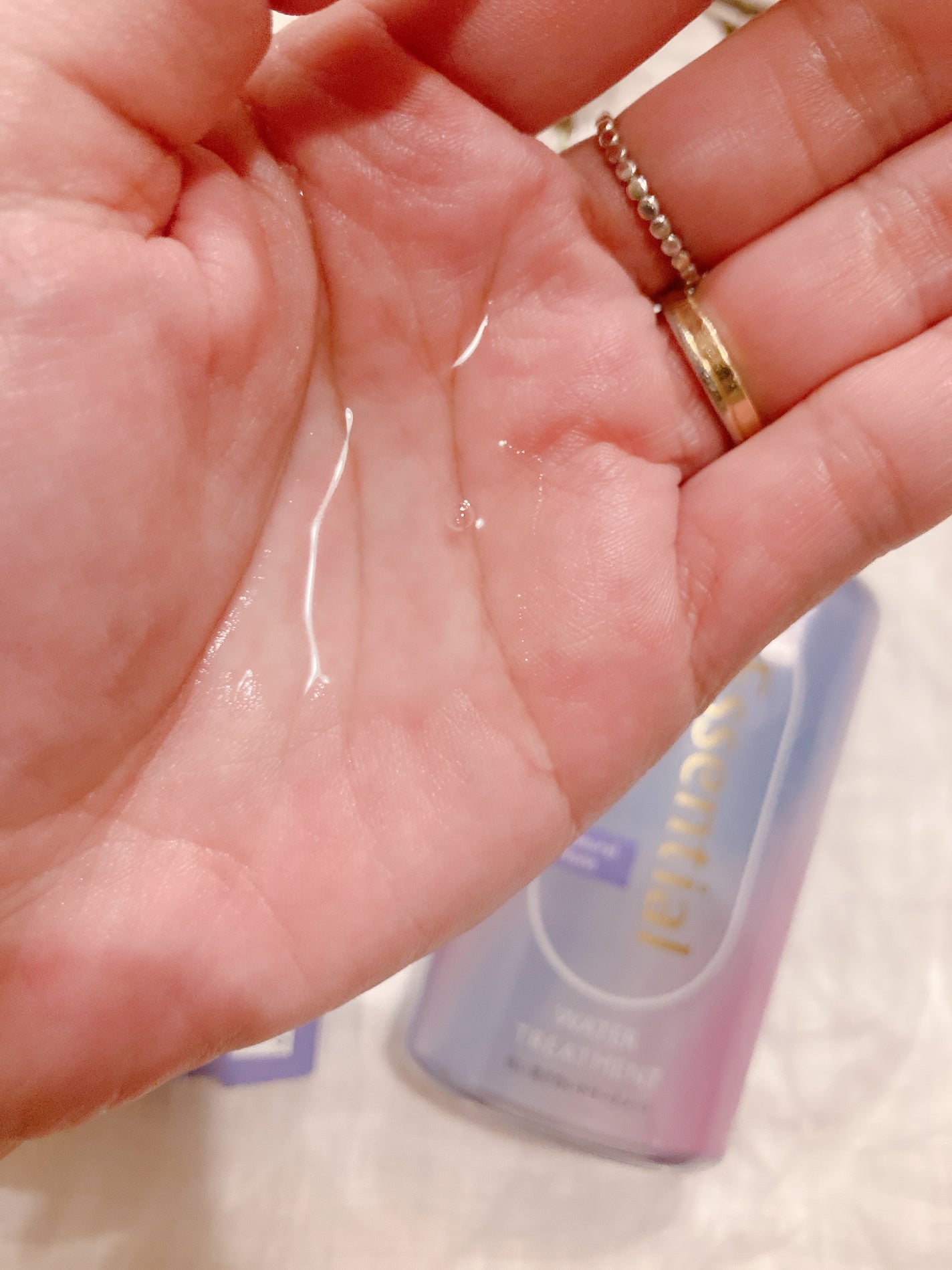 エッセンシャル プレミアム ウォータートリートメント ナチュラルモイスト/エッセンシャル/アウトバストリートメントを使ったクチコミ(3枚目)