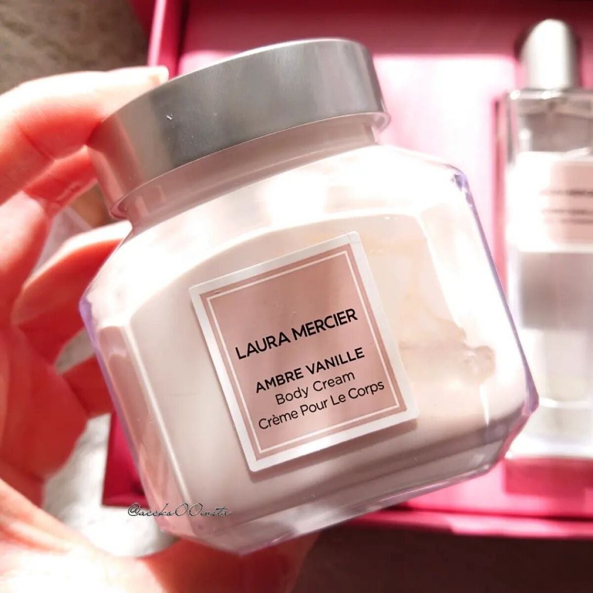 リュクス インダルジェンス アンバーバニラ コレクション/ローラ メルシエ/その他キットセットを使ったクチコミ(3枚目)