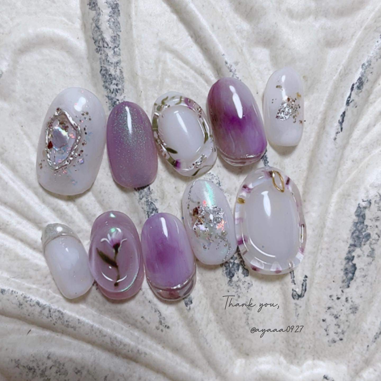 #ホワイトネイル,#手描きネイル,#ブライダルネイルのネイルデザイン