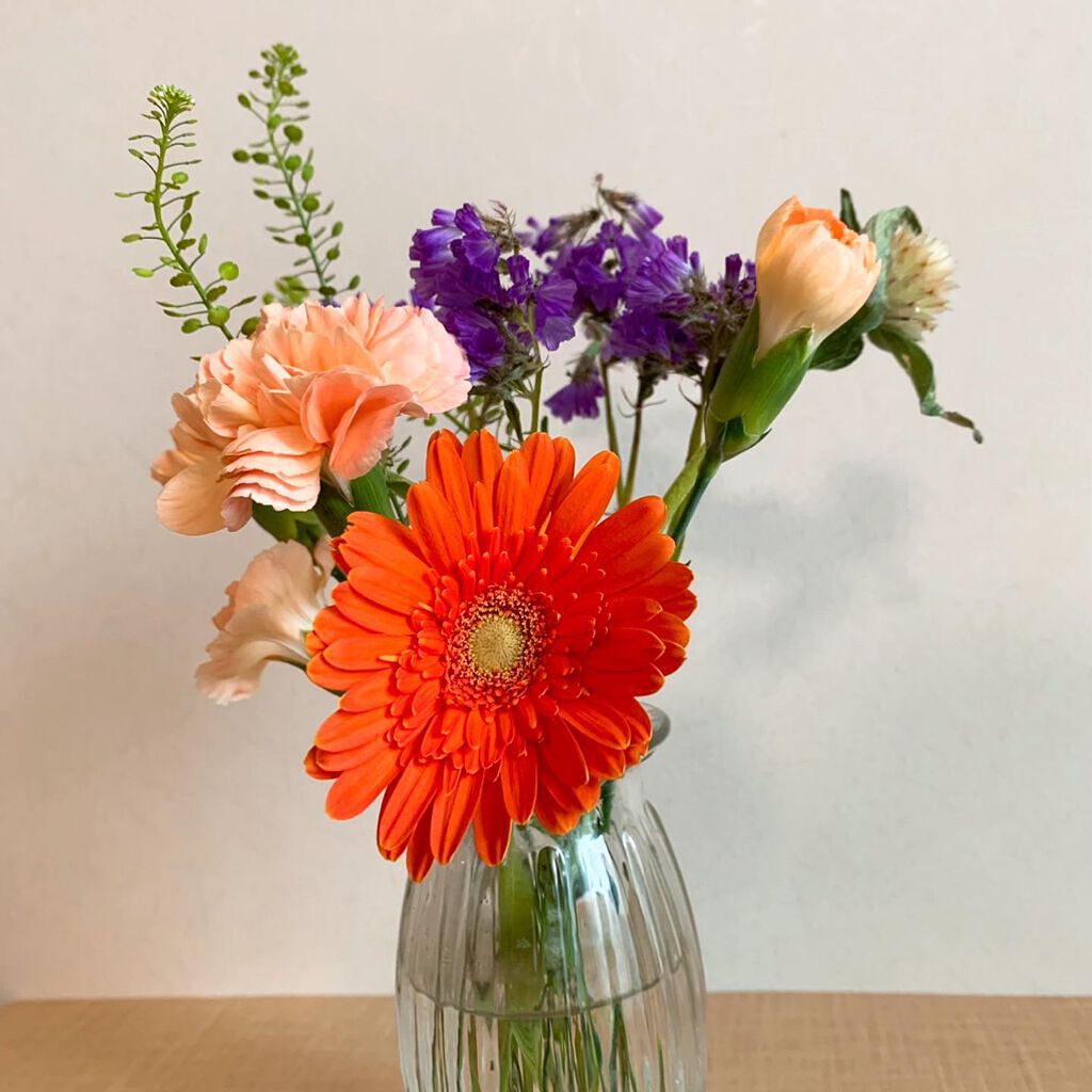 gumi【フォロバします♡】 on LIPS 「【お花の定期便bloomee】今週のお花報告💐✼••┈┈••✼..」(1枚目)